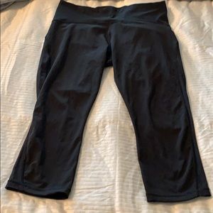 Lululemon capris. Never worn. Size 12